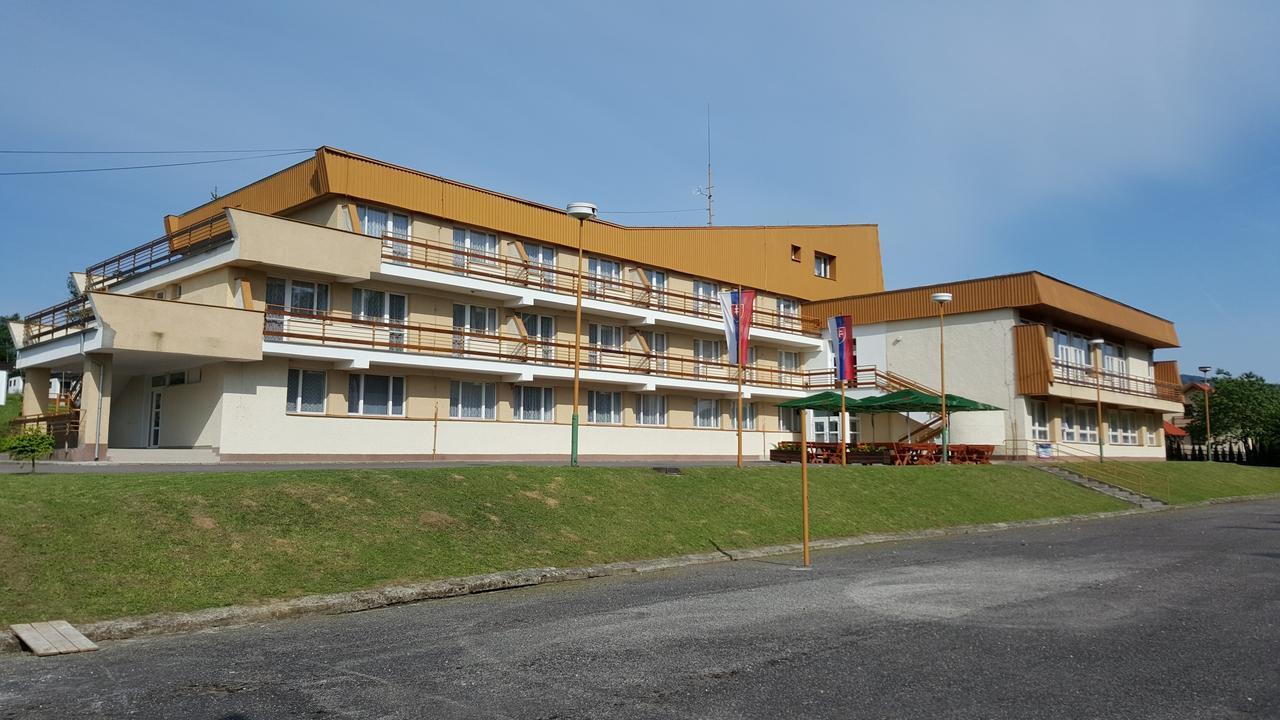 Hotel Baník Nitrianske Rudno Exterior foto